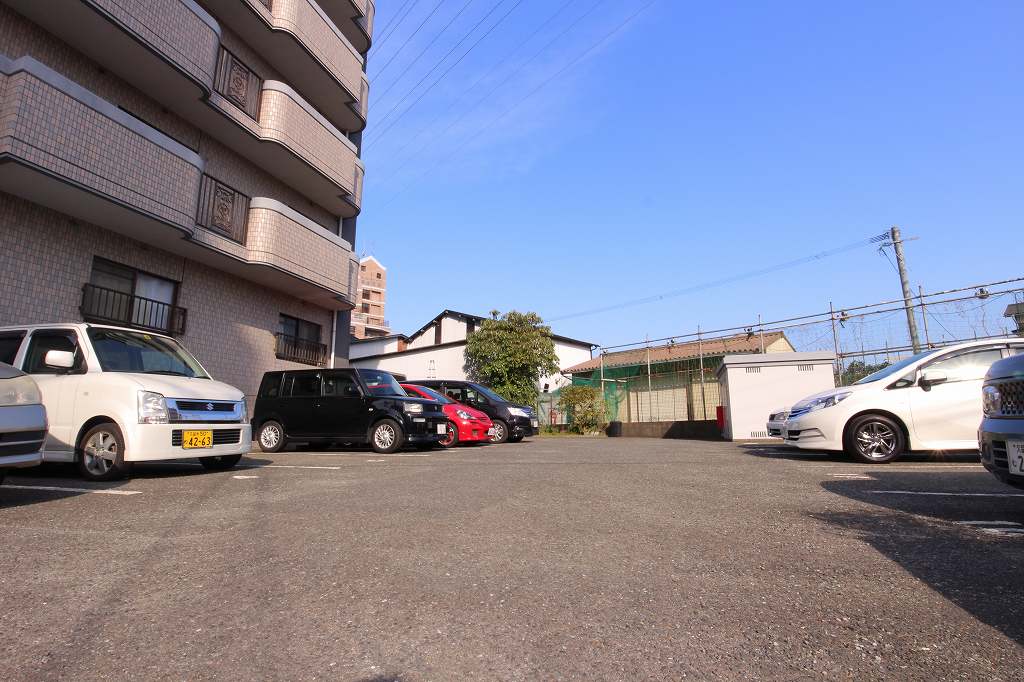 シャトレ壱番館 駐車場