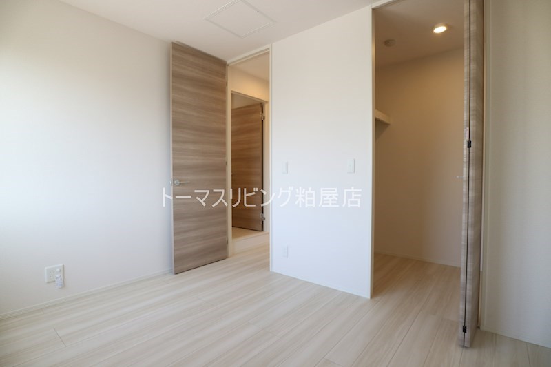 メゾンモンレーヴ 各部屋にウォークインクローゼットあり
