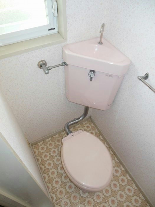 セーヌ香椎東 バス・トイレ別です。小窓付きで換気もしやすいです。