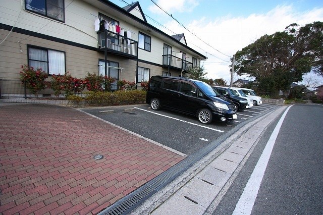 NEW　Eldem彩　A棟 駐車場