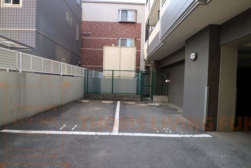 クリエイティブハイツ春日原 駐車場