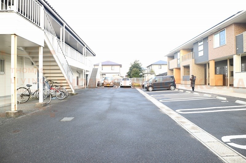 カトレアスウィート 広々とした駐車スペース