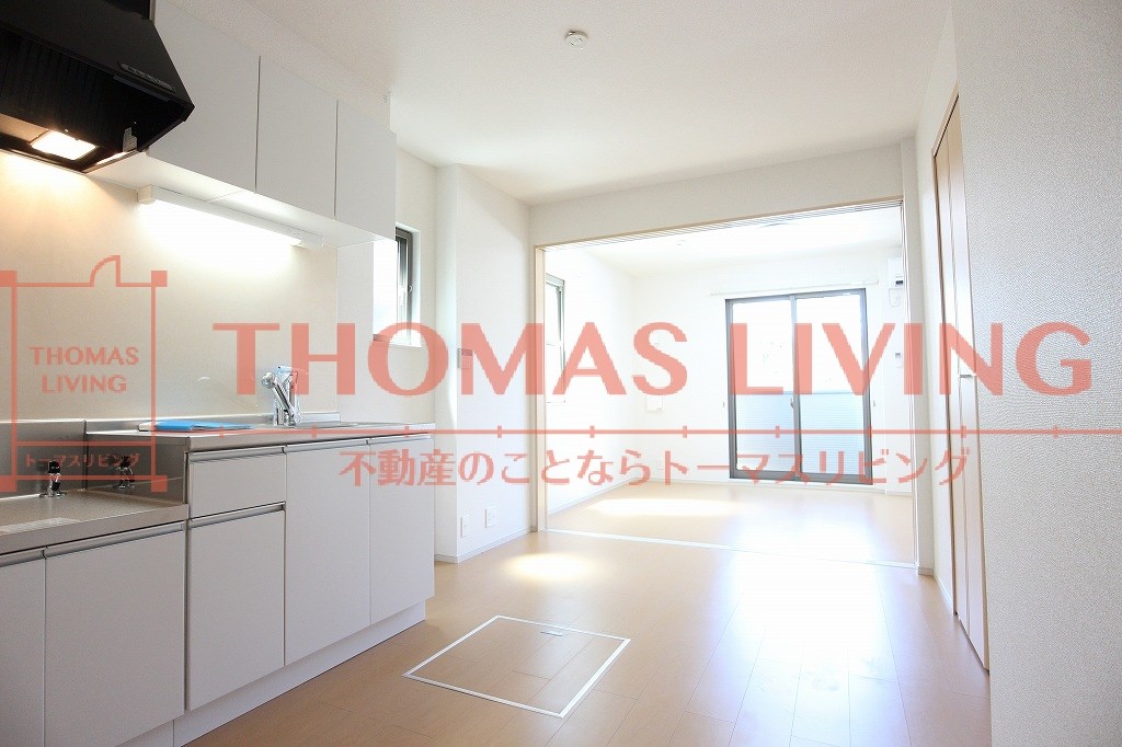 ヴィレッタ新宮 ダイニングと洋室を繋げて広々と使用できます。