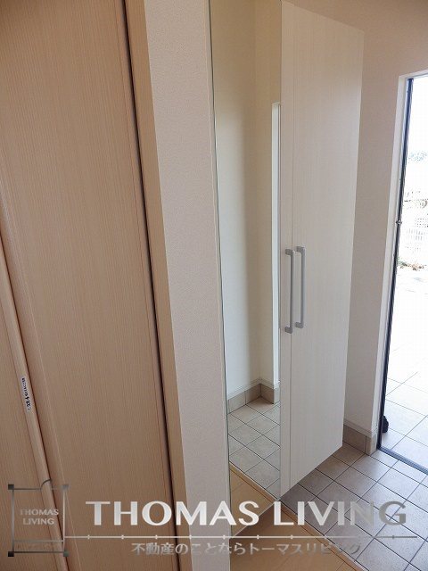 エデウス A・Y 広々としたシューズボックス御座いますよ。