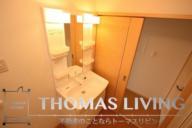 ヴェルドミール Ⅲ 独立洗面台御座いますよ。