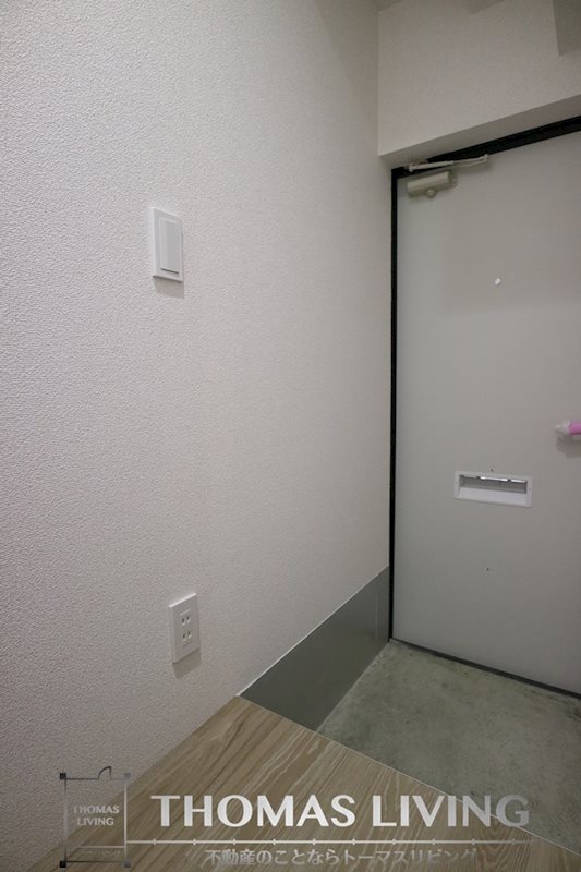 Miru(ミール) 玄関の電気は自動点灯・消灯の人感センサーライトですので、消し忘れなど気にしなくていいのは良いですね。