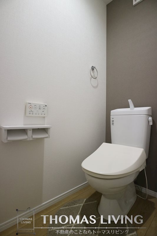 アズール九工大前 ウォッシュレット付で冬でも便座が暖かいのは嬉しいですね。