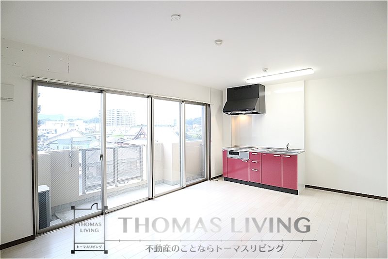 アフレール 広々としたリビングスペース。家具の配置がしやすいですよ♪
