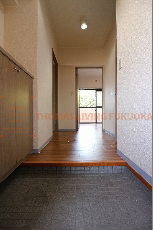 パシオンアネックス 玄関を入ると開放的な空間です。