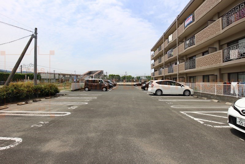 ウイング都府楼南 駐車場