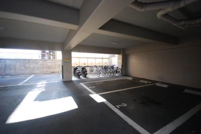 アネモス春日原 駐車場