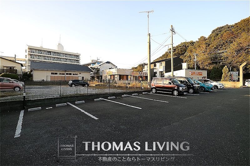 HWT横田 敷地内駐車場