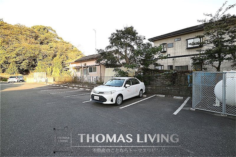 HWT横田 敷地内駐車場