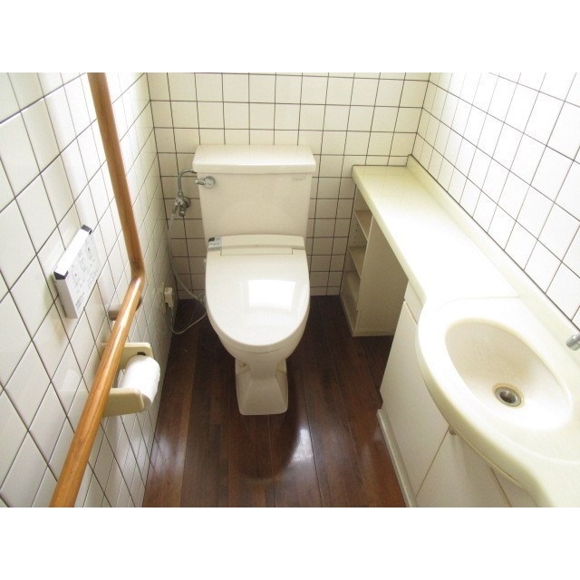 青山2丁目戸建 トイレ