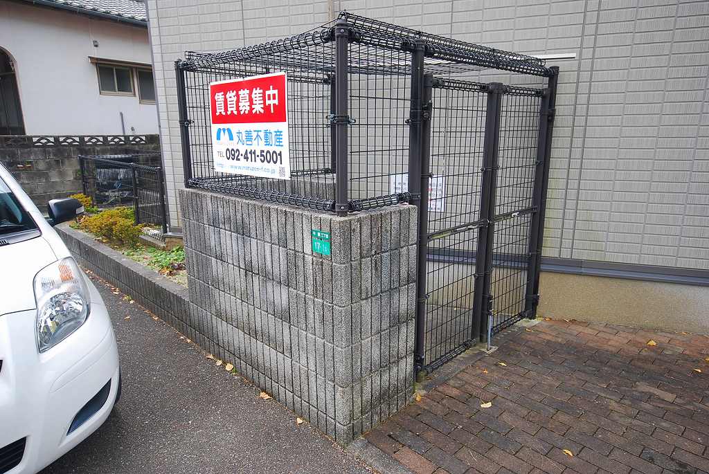 ピースフルスペース ゴミ置場