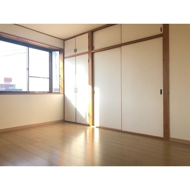 フェアコート春日 洋室