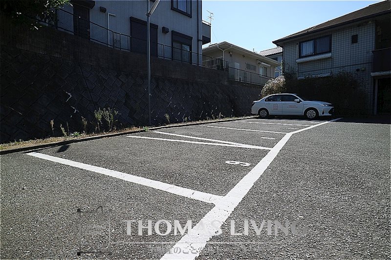 ヴィブレ B棟 駐車場
