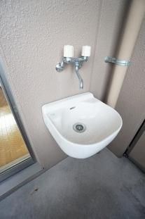 コモドパラッツォ ※別号室参考写真　ベランダには水道がついており便利