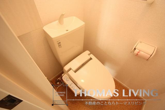 ノイ プロメナーデ 嬉しいウォシュレット付きです。