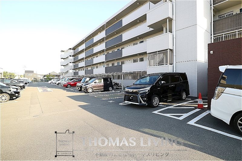 エストラーダ天道 敷地内駐車場
