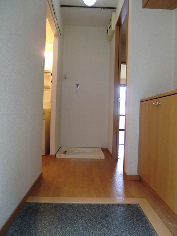 コンフォーレ梅山 玄関・別号室参考