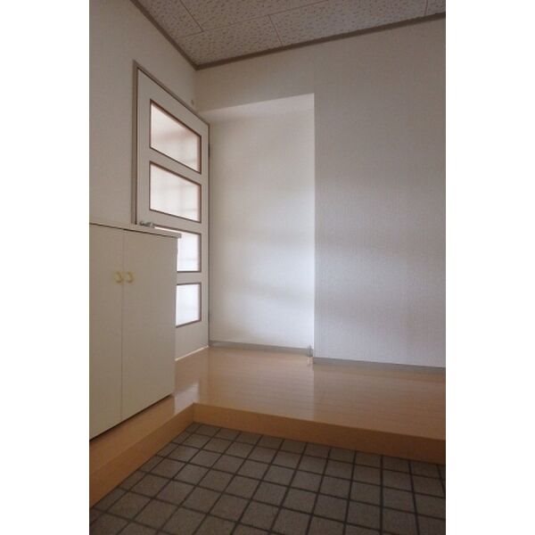 レジデンス宮原 玄関　※別号室参考写真