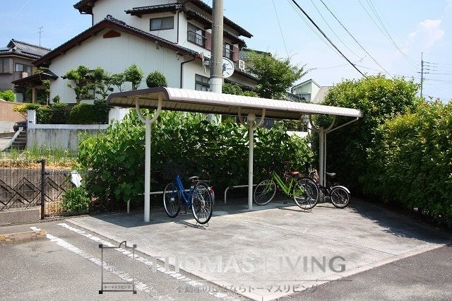 グラシュプレーヌⅢ 敷地内駐輪場