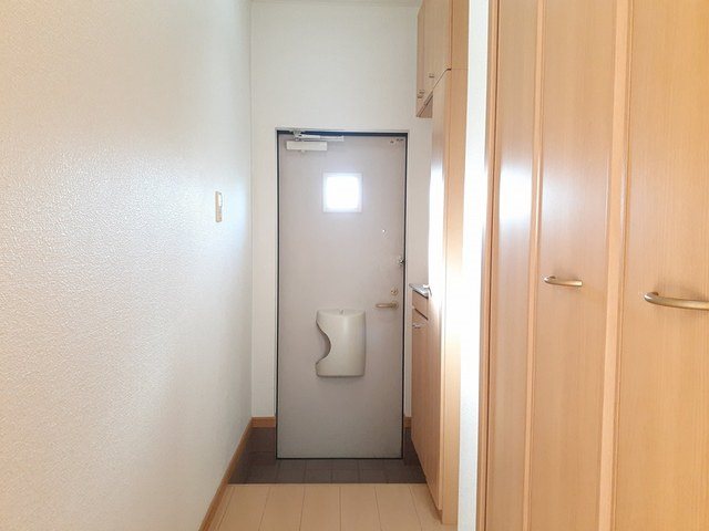 サンリットパーク春日 玄関