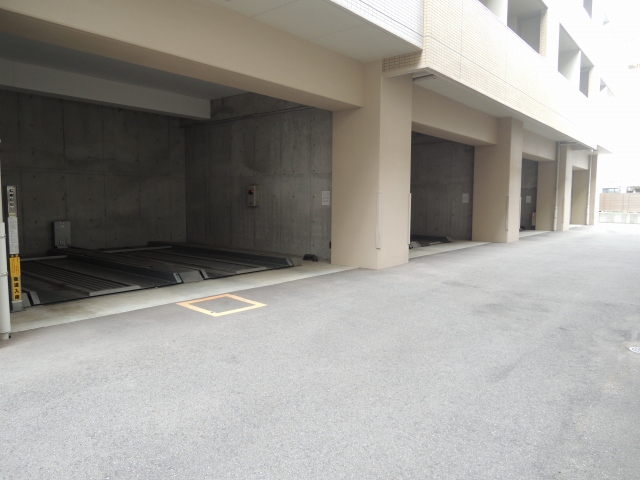 RJRプレシア薬院 駐車場