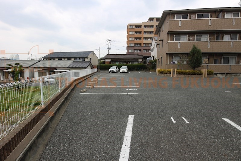 ロイヤルブルーB棟 駐車場　筑紫野市・太宰府市の賃貸物件はトーマスリビング二日市店へ
