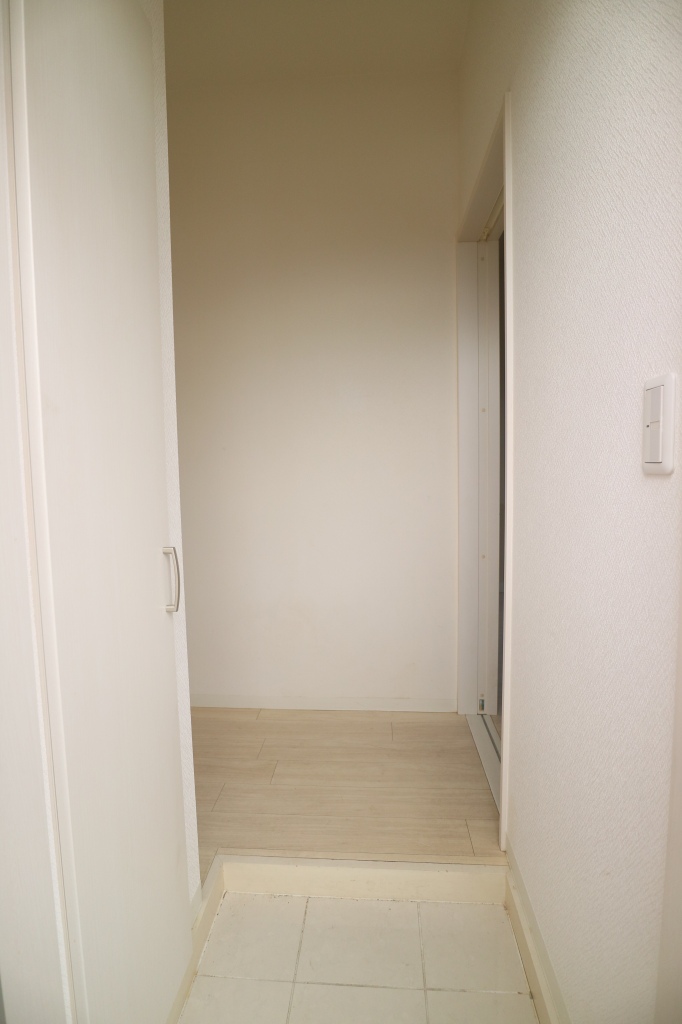 カクタスレジデンス 玄関※別号室参考写真