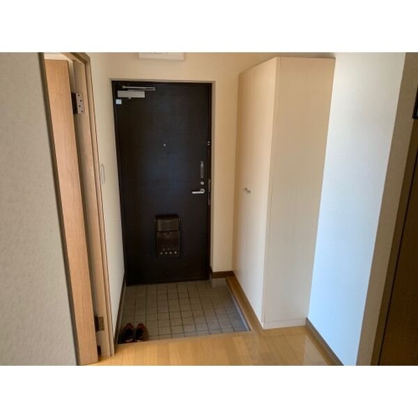 アークヒルズ三宅 玄関　※別号室参考写真