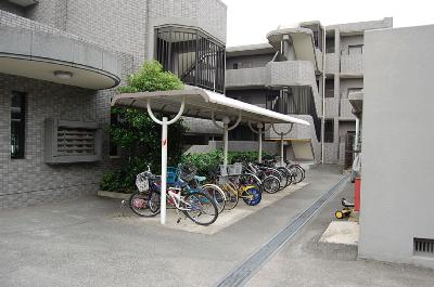 OAK　VILLA野多目レジデンス 駐輪場　敷地内で駐車場も確保できます。閑静な住宅街。