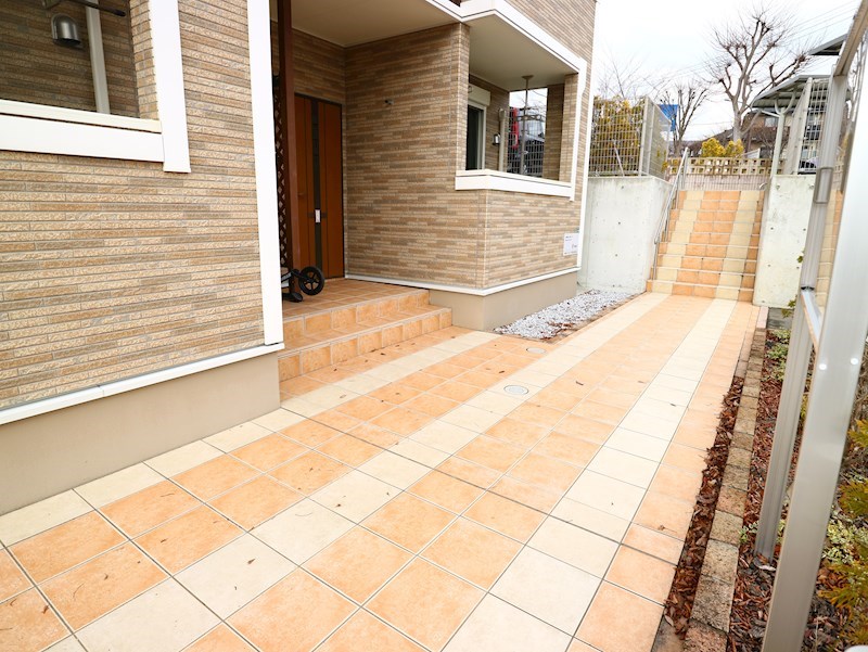 CROWN　VILLA　Ⅲ   エントランス