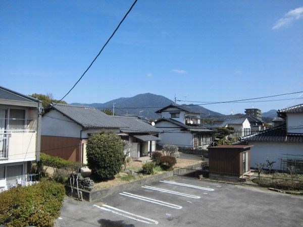 サンハイツ太宰府 敷地内駐車場　太宰府市・筑紫野市の賃貸物件はトーマスリビングまで