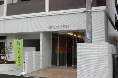 エンクレストNEO博多駅南 重厚感のあるエントランス入り口。
