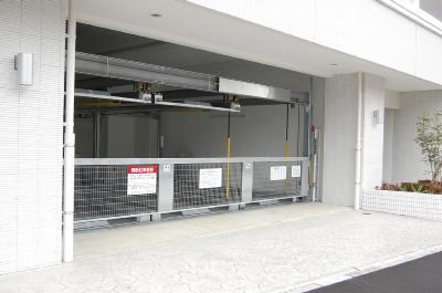 エンクレストNEO博多駅南 敷地内駐車場スペース。