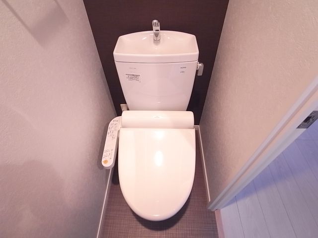 エンクレストNEO博多駅南 トイレ　別号室参考写真