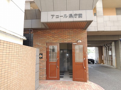 アコール県庁前 エントランス