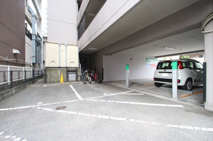 エストゥディオ平尾 駐車場