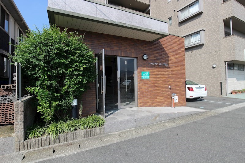 シャルマンパーク若江 オートロック付きエントランス