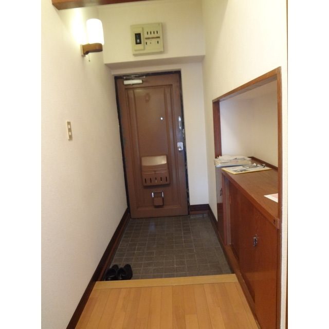 オリエンタルハイツ 玄関　※別号室参考写真