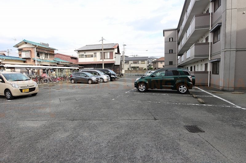 コーポユキ 敷地内駐車場