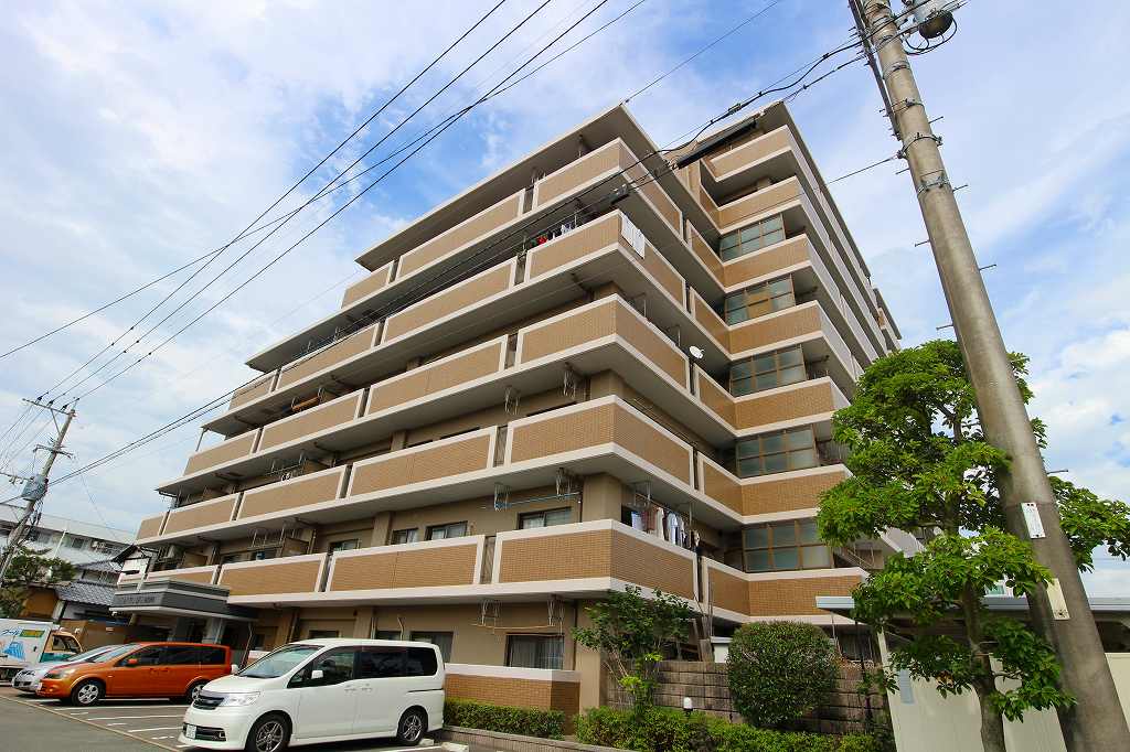 外観　地上8階建て