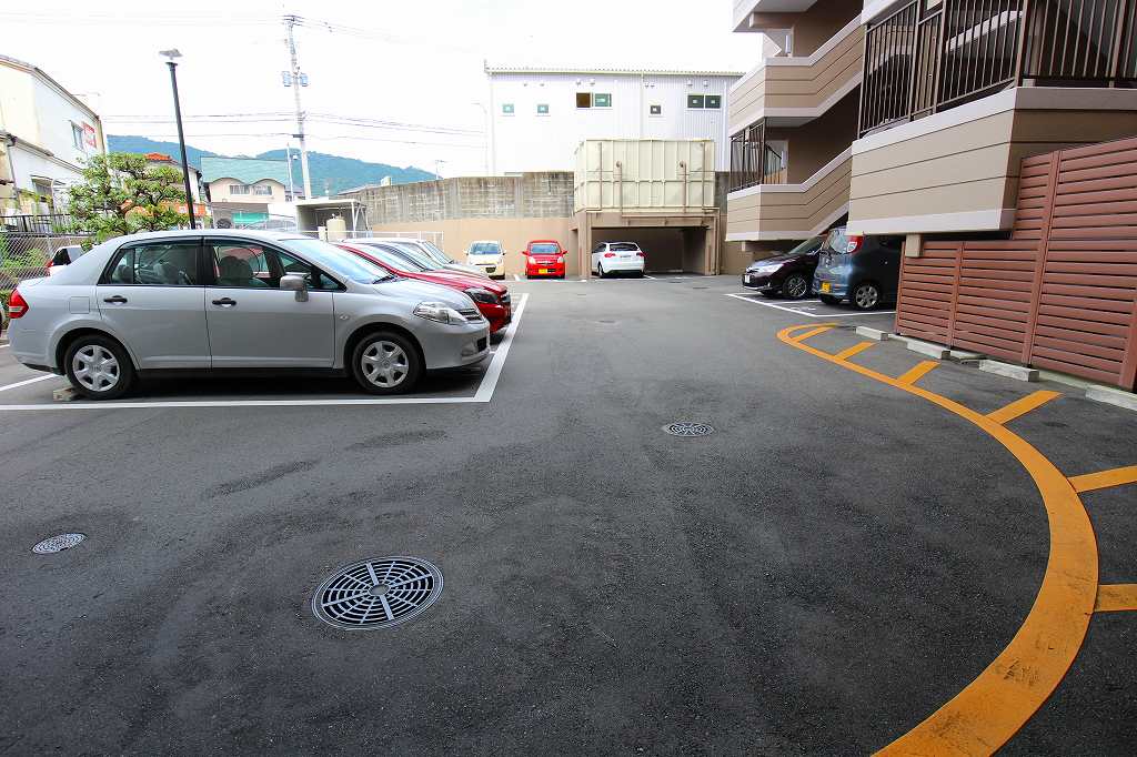 三愛シティライフ都府楼前 駐車場