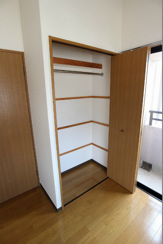 シャイニーヒルズ 収納