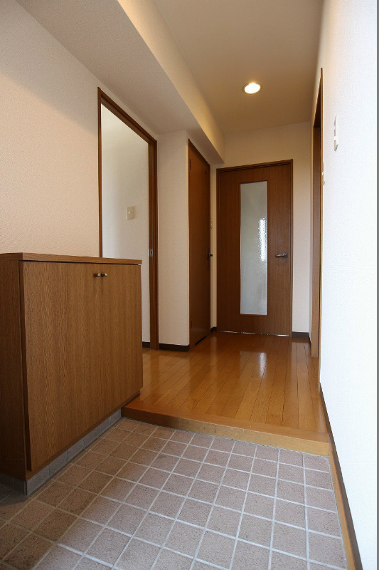 シャイニーヒルズ シューズボックスもあります。