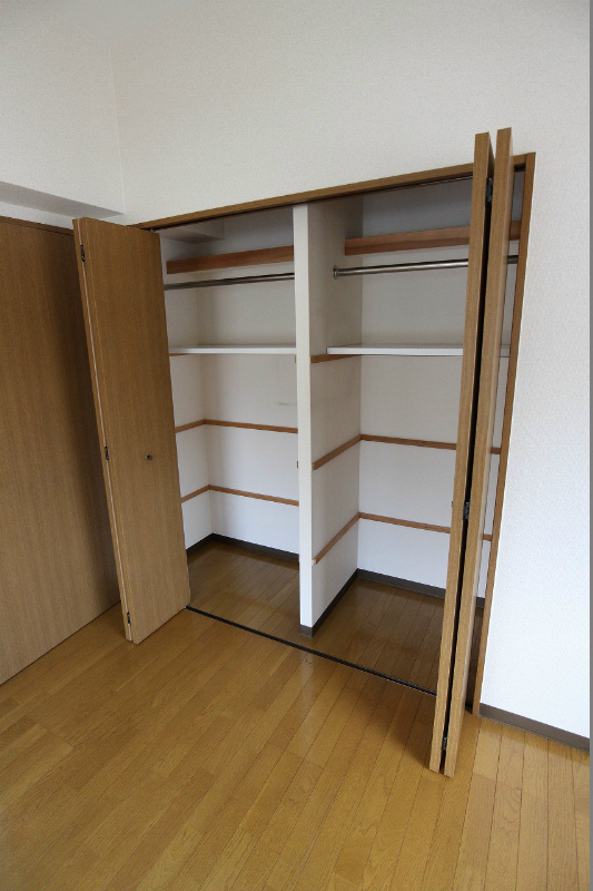 シャイニーヒルズ 収納