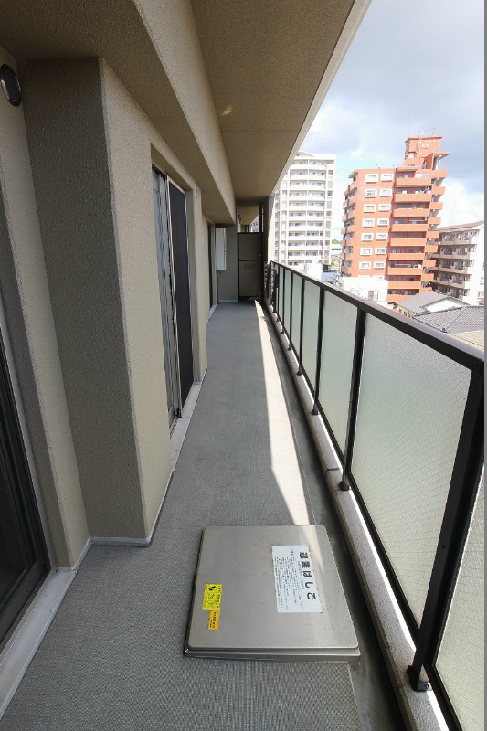 ヴェールヴァン田町 全面に広がる広々バルコニーです！
