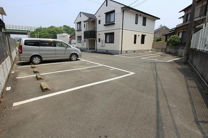 サニーコートムロマチ 敷地内駐車場